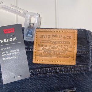 NWT Levi’s wedgie fit jeans
